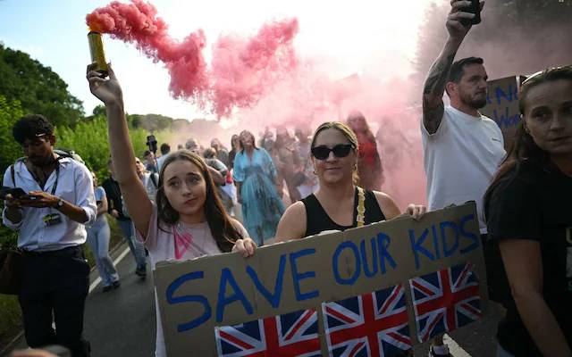 UK Public Losing Trust in Politicians Over Immigration and Deprivation